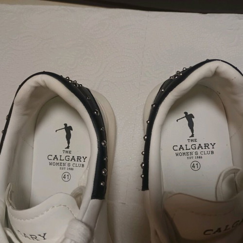 Calgary women's sneakers white like new, size 41