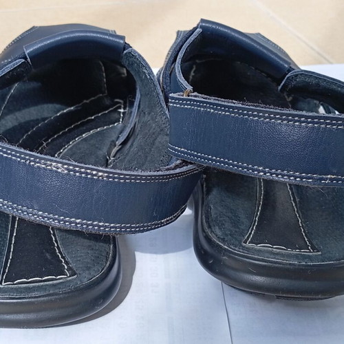 Shooz men's sandals size 41, like new, dark blue leather