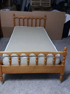 Μονό κρεβάτι με στρώμα μεταχειρισμένο, διαστάσεις 100Χ200 εκ.