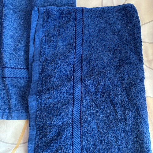 Small towel set like new, royal blue