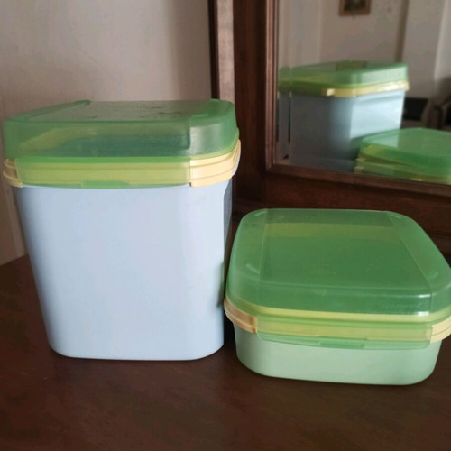 Tupperware containers like new, 3 liters blue and 1 liter green