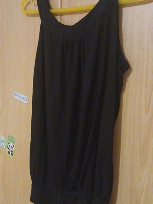 Μπλούζα  γυναικεία αμανικη με σχέδια  από παγιετες  στο μπούστο