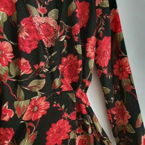 Floral dress new, size S, multicolored