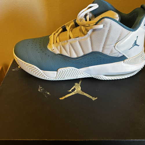 Nike Air Max Jordan boots like new, size 46, white and blue