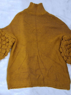 Women's sweater dress like new, mustard with embossed knit sleeves