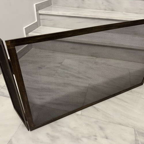 Fireplace screen like new, ideal for corner fireplace