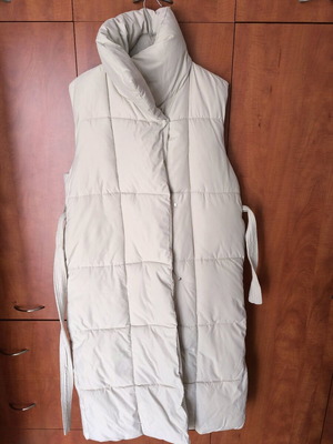 Sleeveless jacket like new, beige, one size with belt