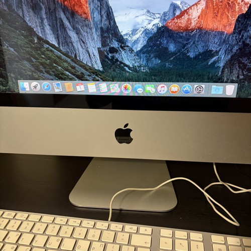 Apple iMac Mid-2009 A1224 used with original accessories