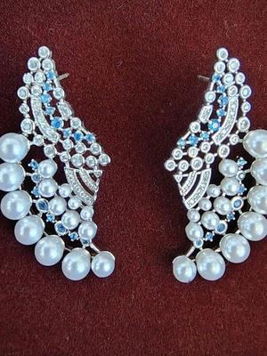 Silver plated earrings with zircon and pearls like new