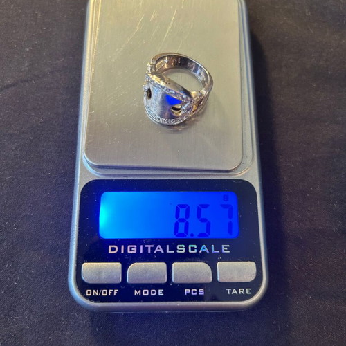 Silver 925 ring with white stones like new