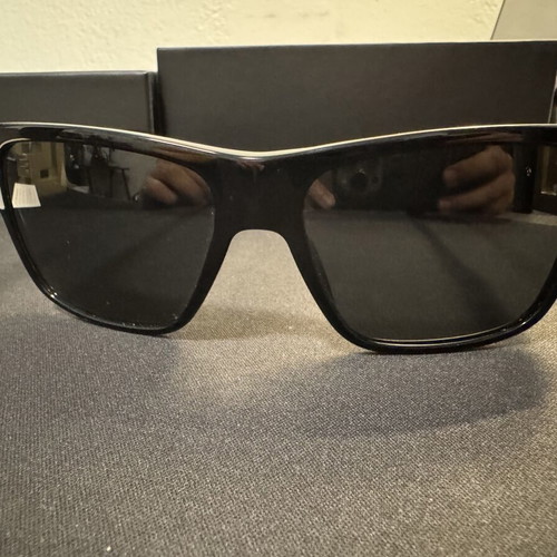 Versace sunglasses like new, black frame