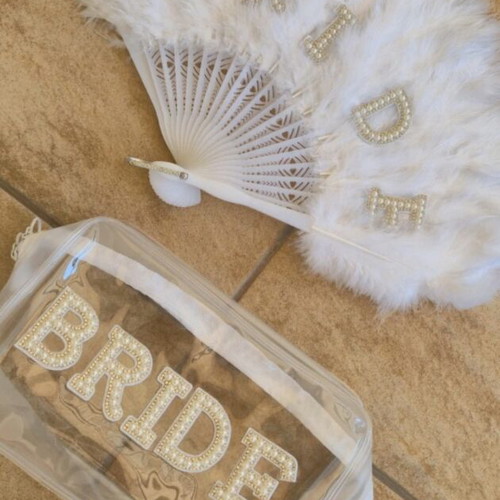 Bridal set with white fluffy fan and matching pearl strass pouch new