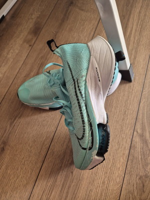 Nike Zoom αθλητικά παπούτσια νούμερο 40 σαν καινούργια, καλοκαιρινό μοντέλο, unisex