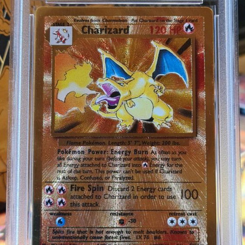 Pokemon Card Charizard Celebrations -  700,00 - Vendora.cy