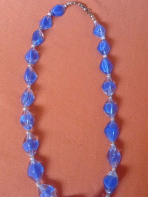 Vintage estate necklace with Peking glass beads like new