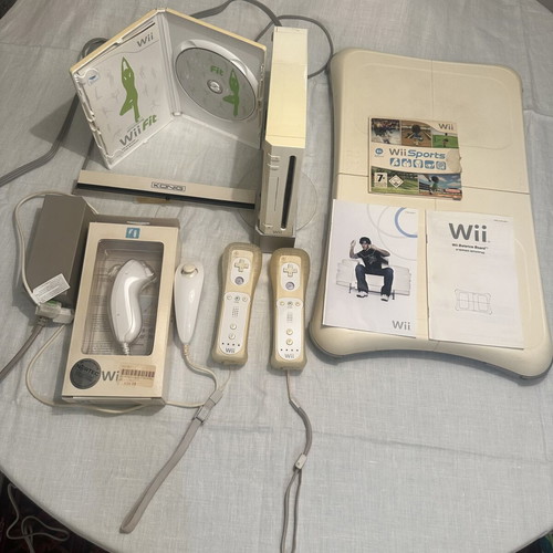 Nintendo Wii bundle with Balance Board, 2 remotes, 2 nunchuks & Wii Fit game like new