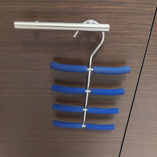 Metal tie hanger like new, blue