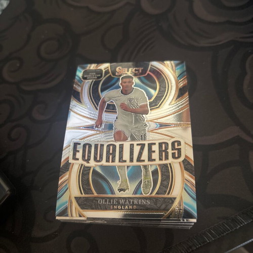 Panini Select football card pack, 15 pieces including Ollie Watkins Equalizers