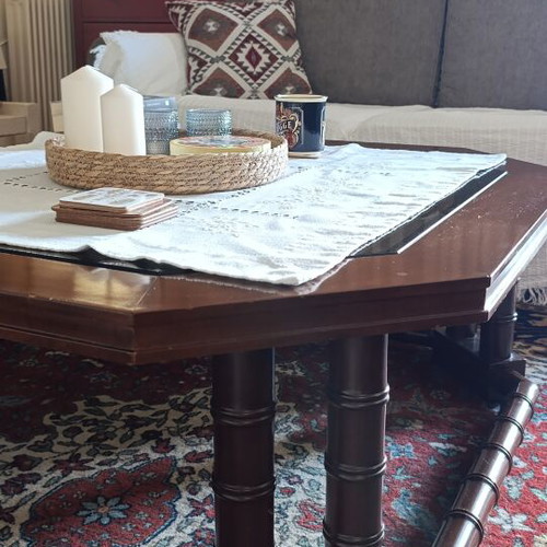 Walnut coffee table Leonidas Varagkis like new, 110x110x43 cm