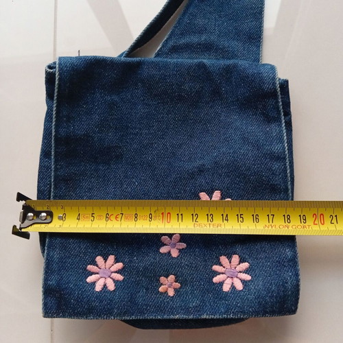Denim crossbody bag with embroidered flowers used, blue