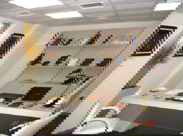 Πωλούνται έπιπλα γραφείου της INTERNI σε πολύ καλή κατάσταση.