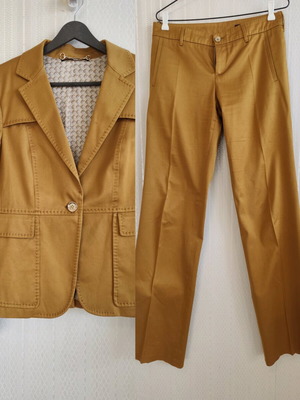 Gucci women's vintage suit like new