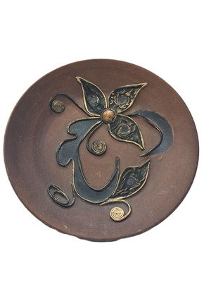 Vintage decorative plate with applied leather, 20 cm