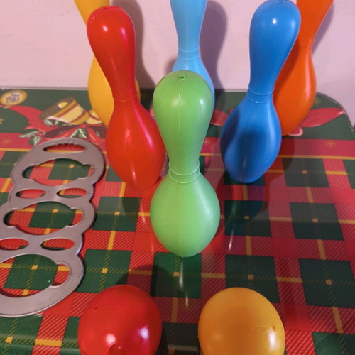 Children's Bowling Set with 6 Pins and 2 Balls like new