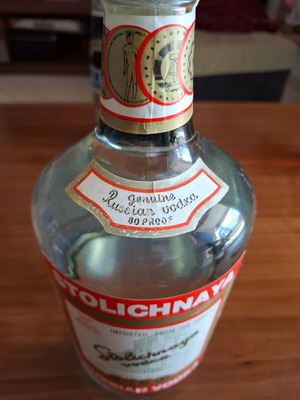 Vodka Stolichnaya 1,75 λίτρου σφραγισμένη δεκαετίας 1980 καινούργια
