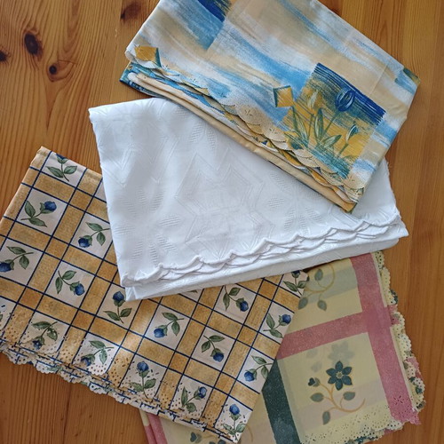 Set of 4 Ale Tablecloths 1.80 x 1.40 m, new and slightly used white