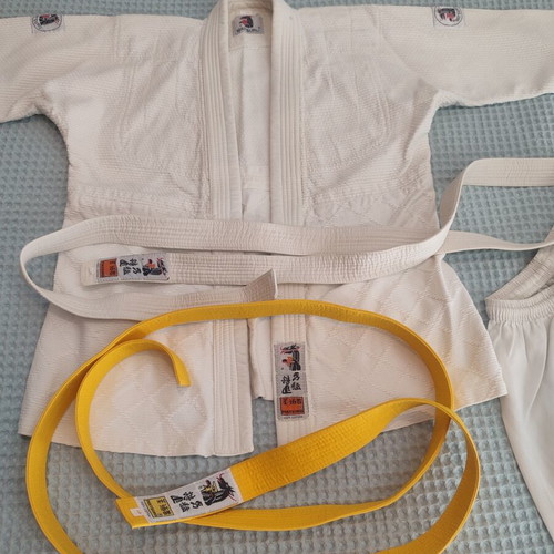 Children's self-defense suit for judo and taekwondo like new with two belts