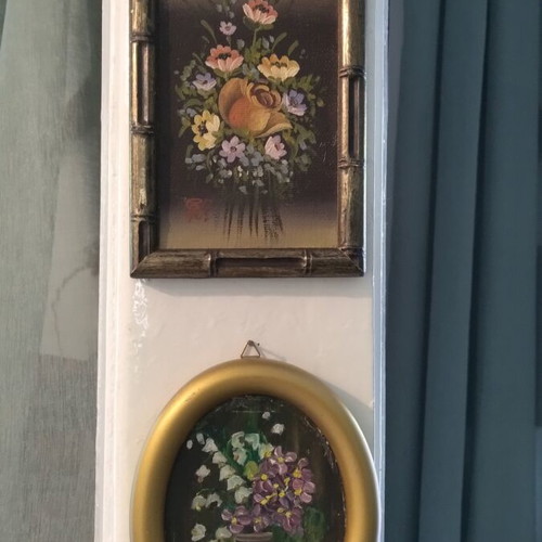 Oil paintings on canvas, set of 2, like new, 15x12 oval and 18x12
