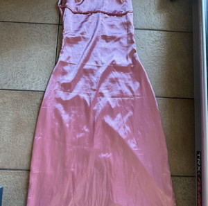 pink dress