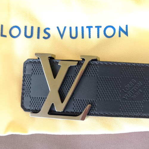 Louis Vuitton leather belt new, 110 cm, black