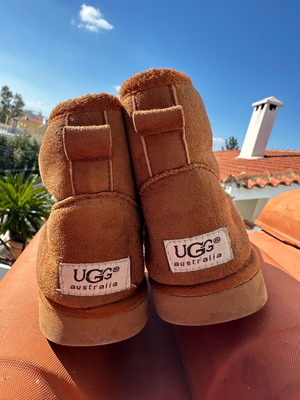 Short boots with fur used, brown synthetic suede