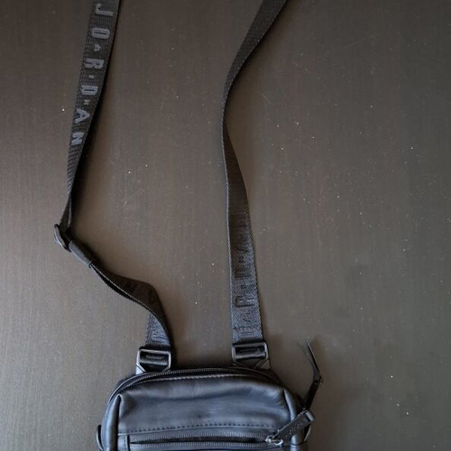 Nike Air Jordan shoulder bag like new, black