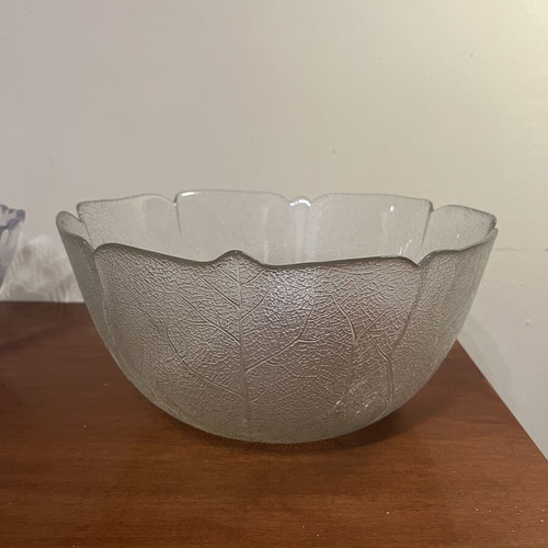 Crystal bowl with embossed leaf design, like new