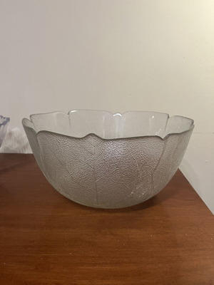 Crystal bowl with embossed leaf design, like new