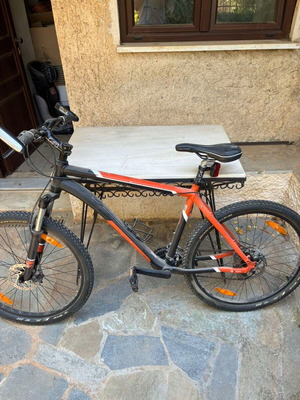 Bontrager Trek mountain bike used, disc brakes, front suspension