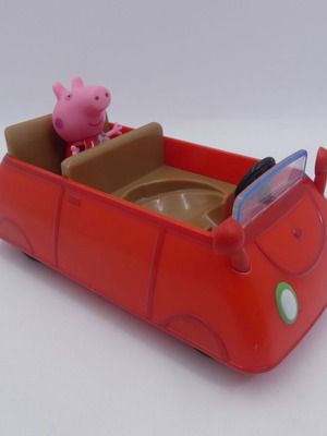 Hasbro Peppa Pig червена кола Peppa’s Family употребявана