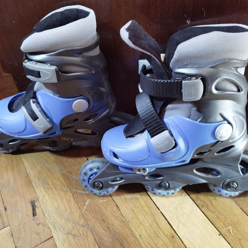 Children's blue rollers used, size about 29-32