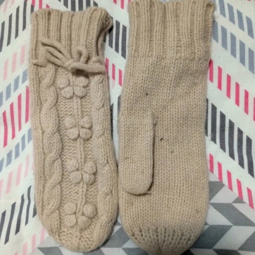 Knitted gloves one size like new