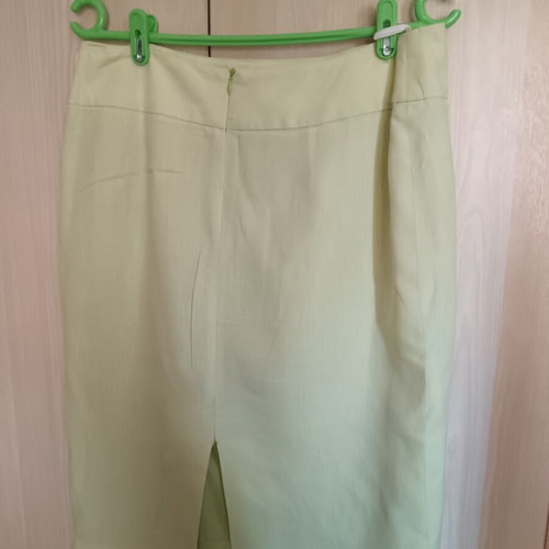 Linen skirt light green, like new, knee-length, size L