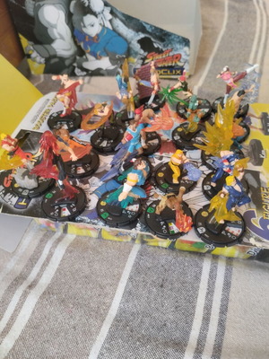 Heroclix Street Fighter starter set σαν καινούργιο, 30 φιγούρες με χάρτες και ζάρια