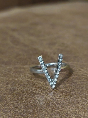 Silver ring V with white rhinestones like new