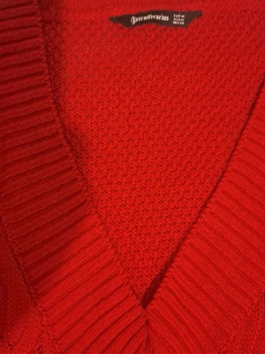 Oversize red knitted pullover Medium like new