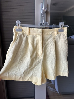 Zara linen shorts new, yellow, wide fit with pockets