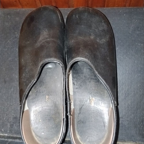 Classic black Scandinavian Dutch style clogs with closed heel, size 38