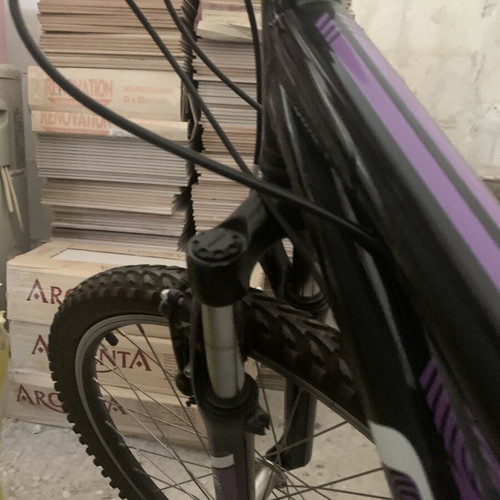 B’Twin Mountain Bike 26” like new, black, front suspension, Shimano gears