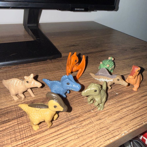 Kinder egg dinosaur figures, pack of 8